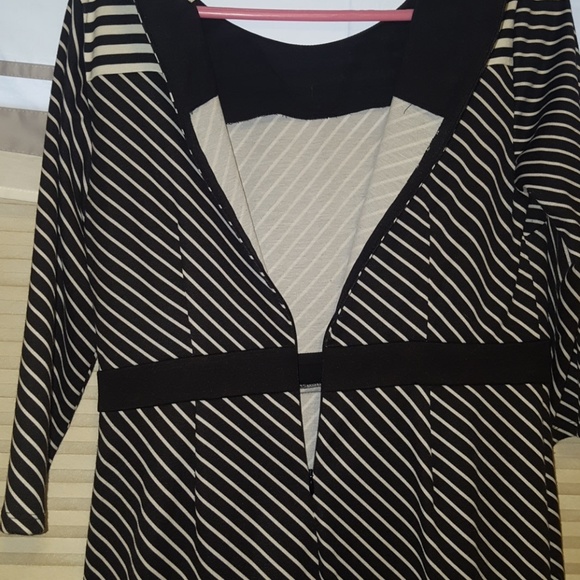 Striped 3/4 sleeve Dress - Picture 6 of 8